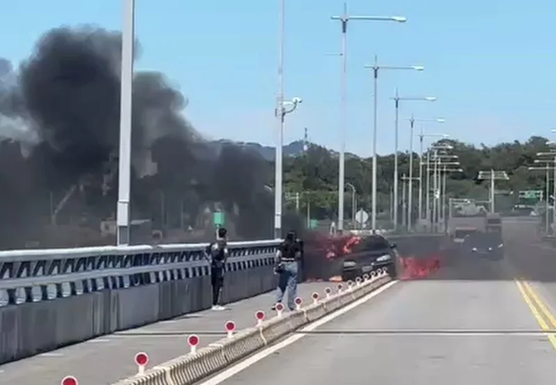 金門大橋 驚見首起車輛自燃 瞬間變火球 3A娛樂城